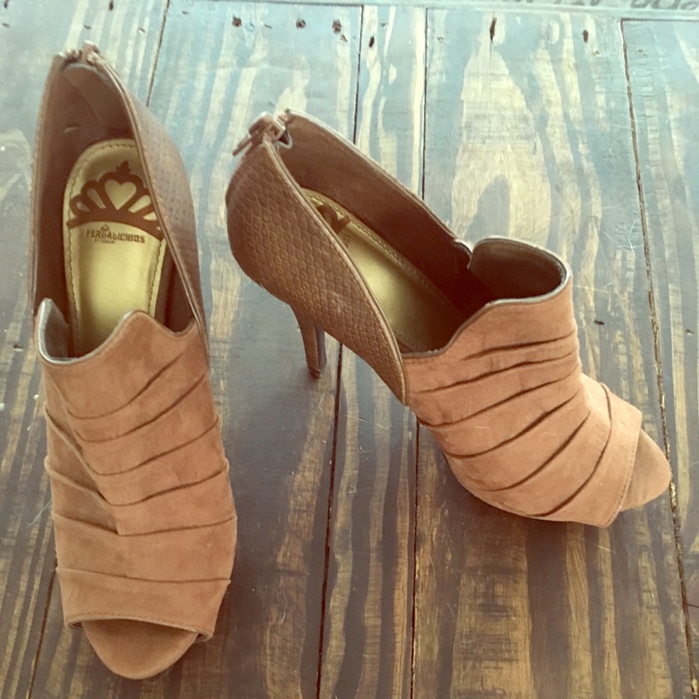 Tan peep Toe Heels - Picture 1 of 1